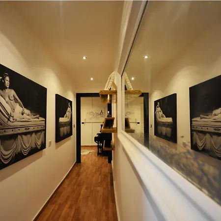 Donizetti House דירה